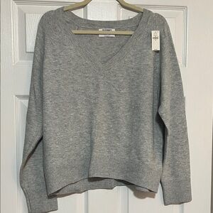 Old Navy Heather Gray V-Neck Pullover